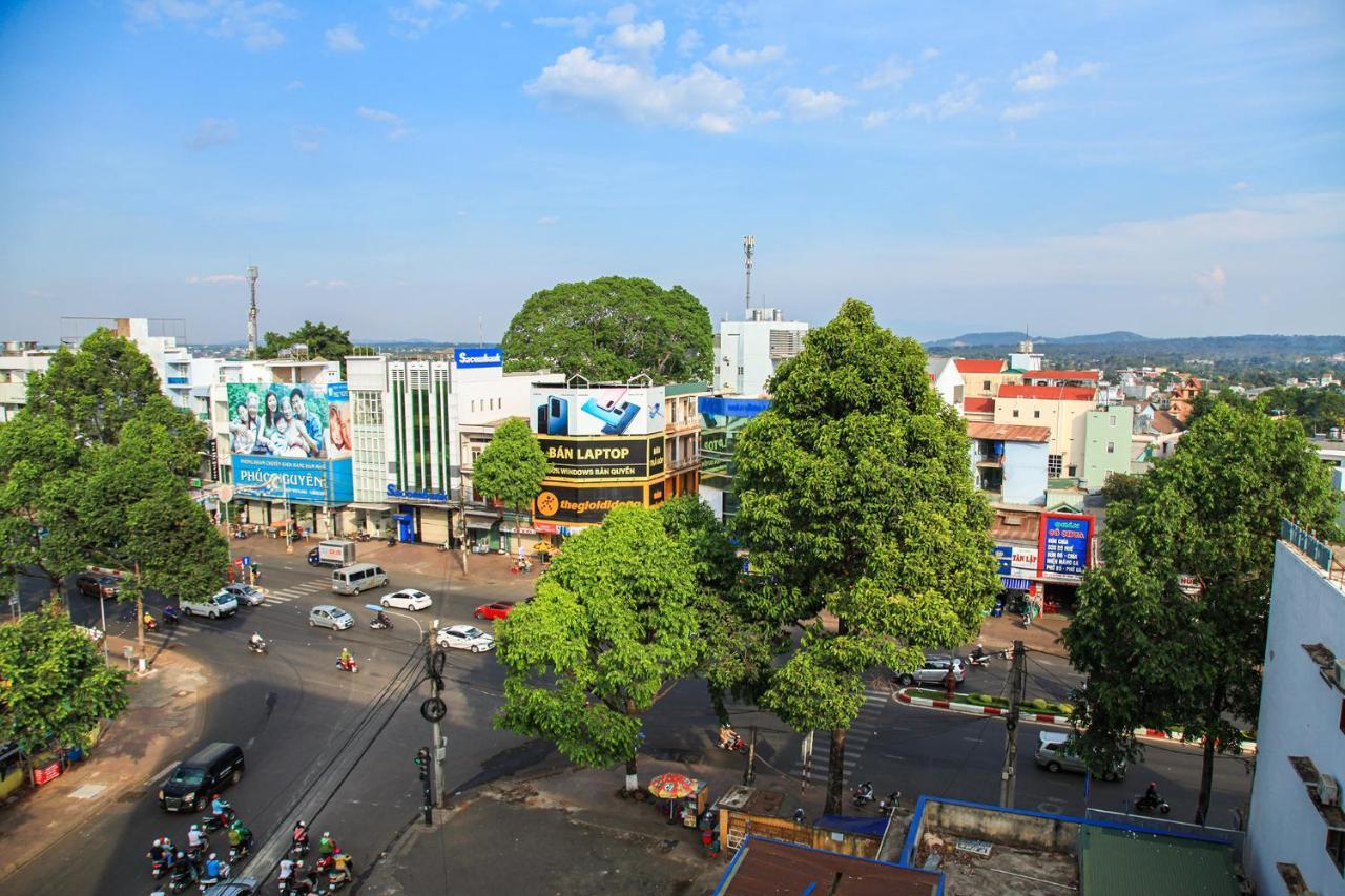 Hotel Khach San Hong Kong Buon Ma Thuot Exterior foto